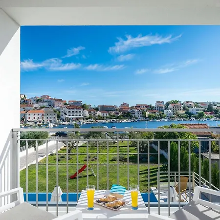 Lovely In With House Sea View * Seget Vranjica