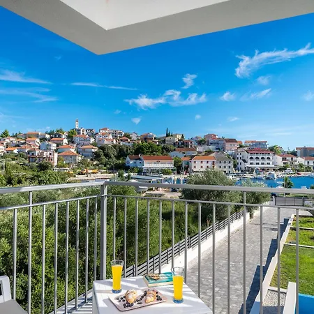 Holiday home Lovely In With House Sea View