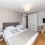 Stunning In Vikendica Seget Vranjica