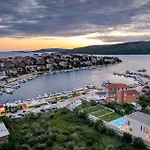 Stunning In Seget Vranjica